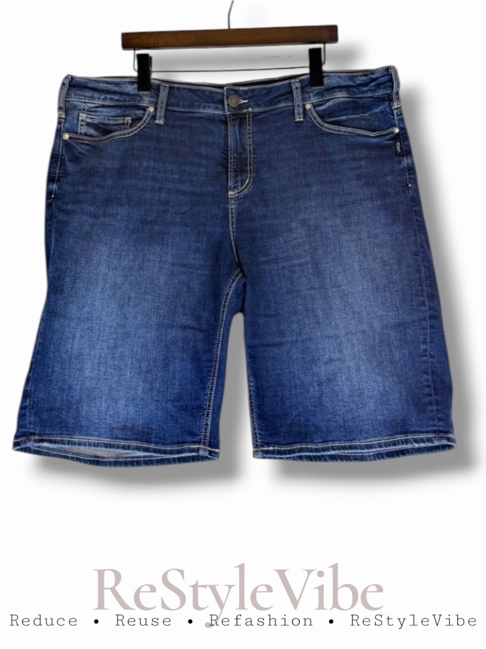 SILVER JEANS CO Women’s Size 20W Denim Shorts Bermuda Suki Style Americana